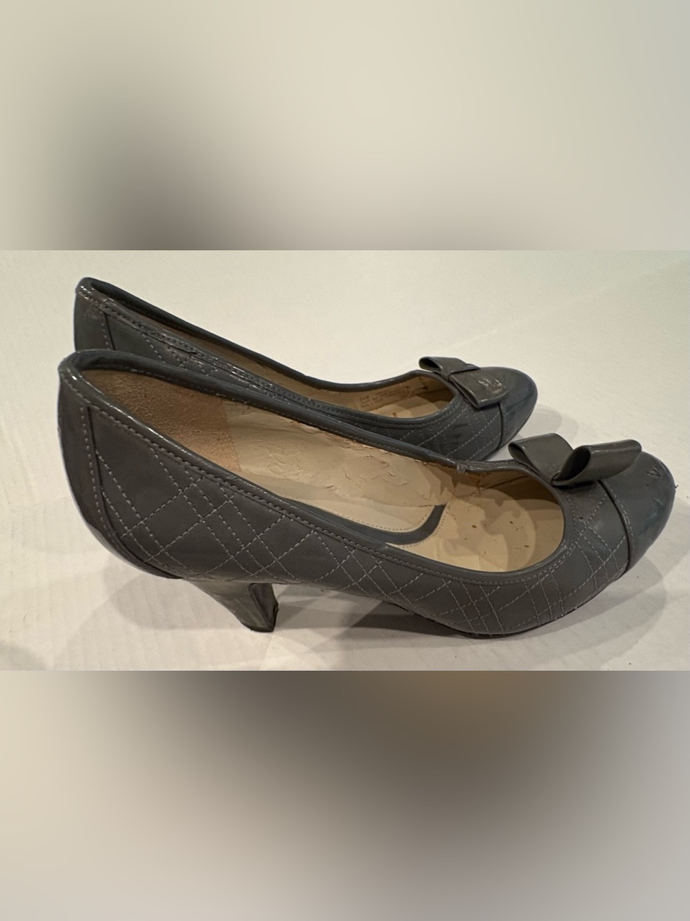 Brash Quilted Gray Leather Heeled Pump